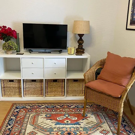 Newly Renovated Ground Floor Close To Thermes アパート