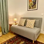 Newly Renovated Ground Floor Close To Thermes
