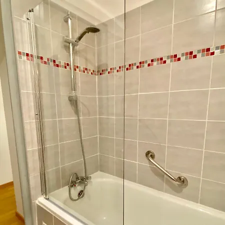 Newly Renovated Ground Floor Close To Thermes Apartmán