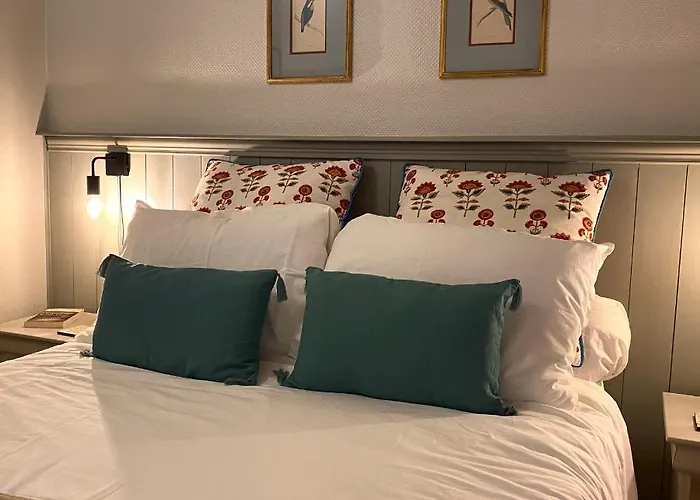 Newly Renovated Ground Floor Close To Thermes Apartment *