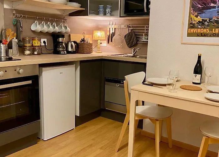 Newly Renovated Ground Floor Close To Thermes Apartment