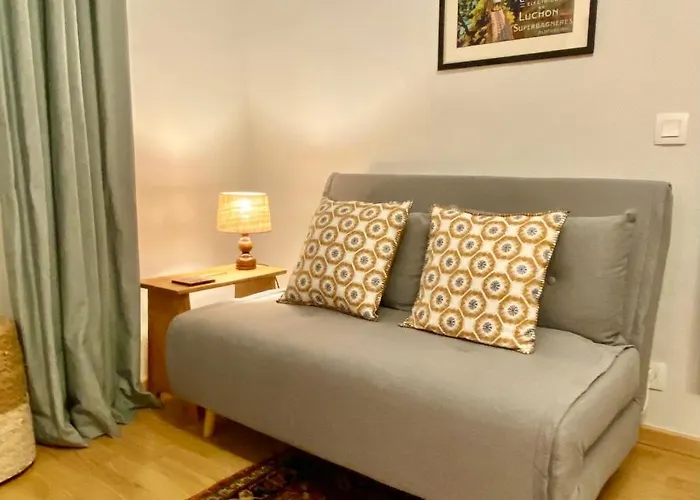 Newly Renovated Ground Floor Close To Thermes