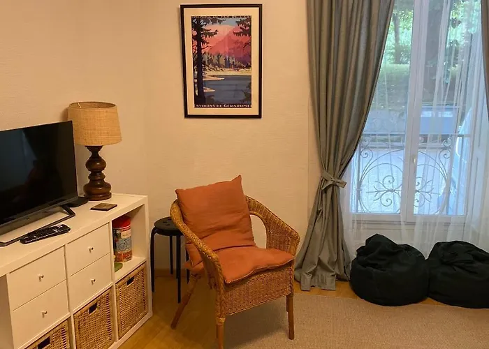 Newly Renovated Ground Floor Close To Thermes *